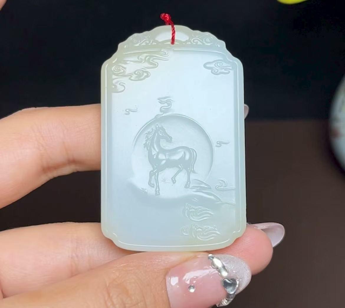 和田玉且末糖羊脂玉生肖马马到成功（37.2g）