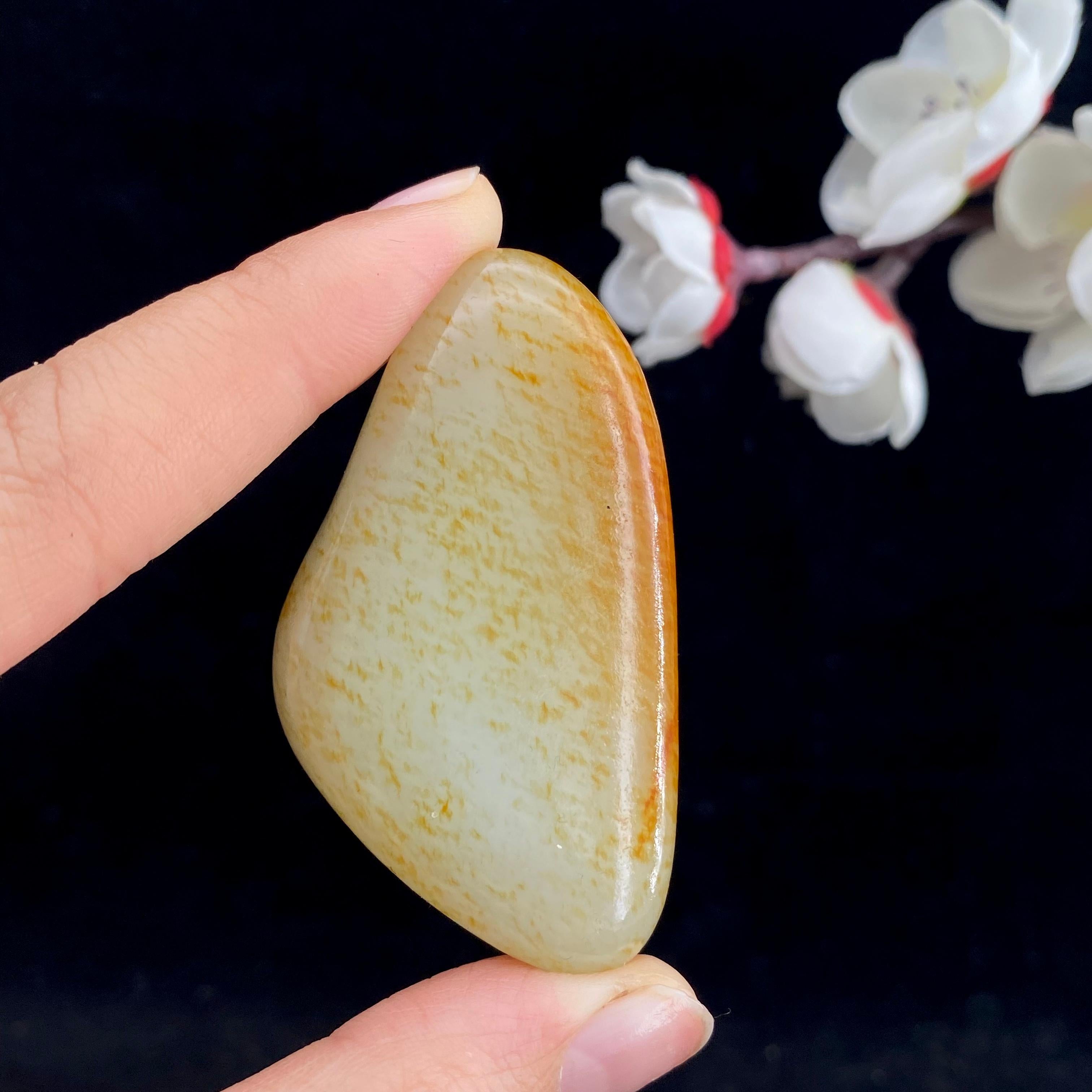 和田玉聚红皮籽料原石（52.1g）