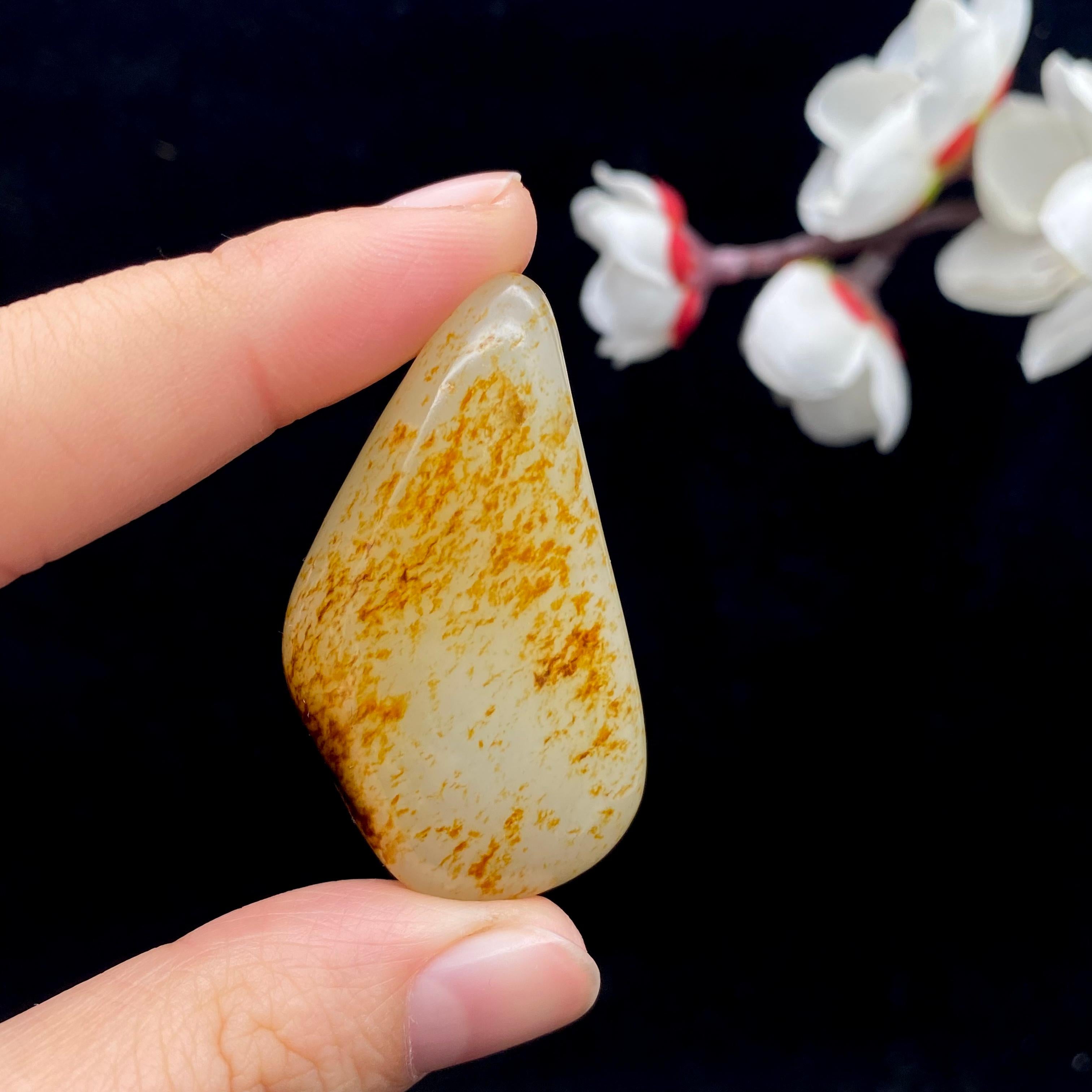 和田玉洒红皮籽料挂件（23.1g）
