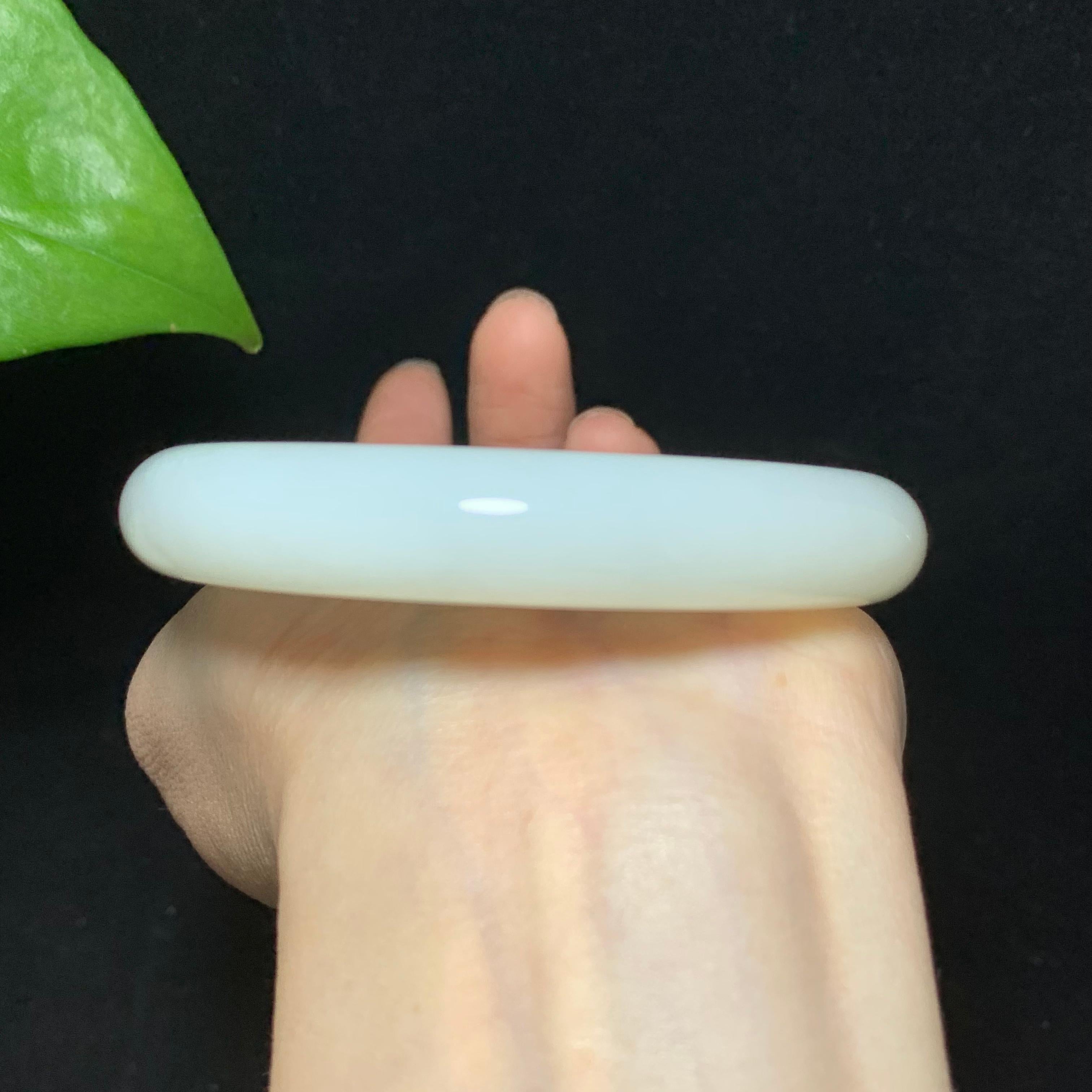 收藏级和田山料羊脂白玉手镯（71.0g）