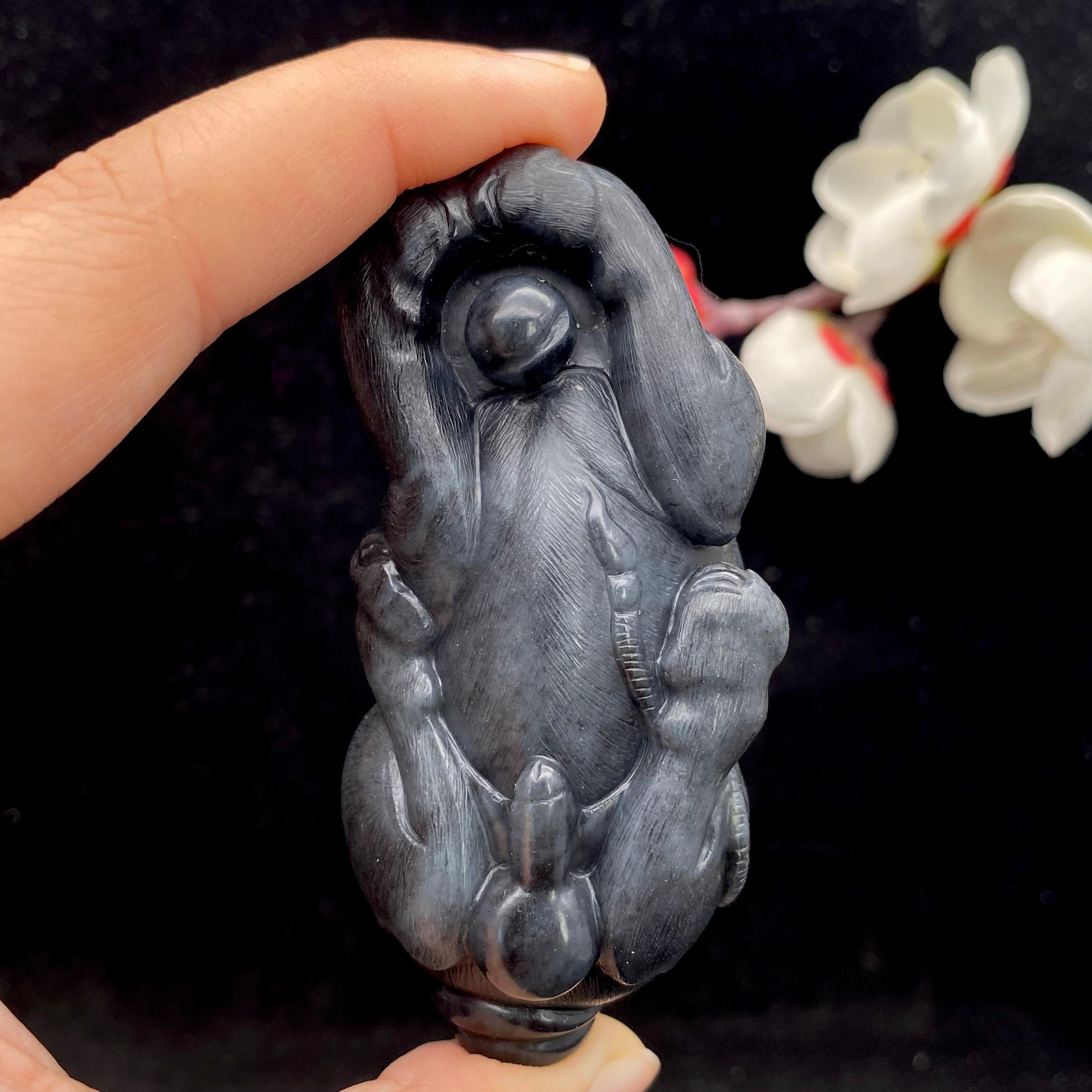 和田玉-青花籽料【旺财狗】手把件（136.4g）