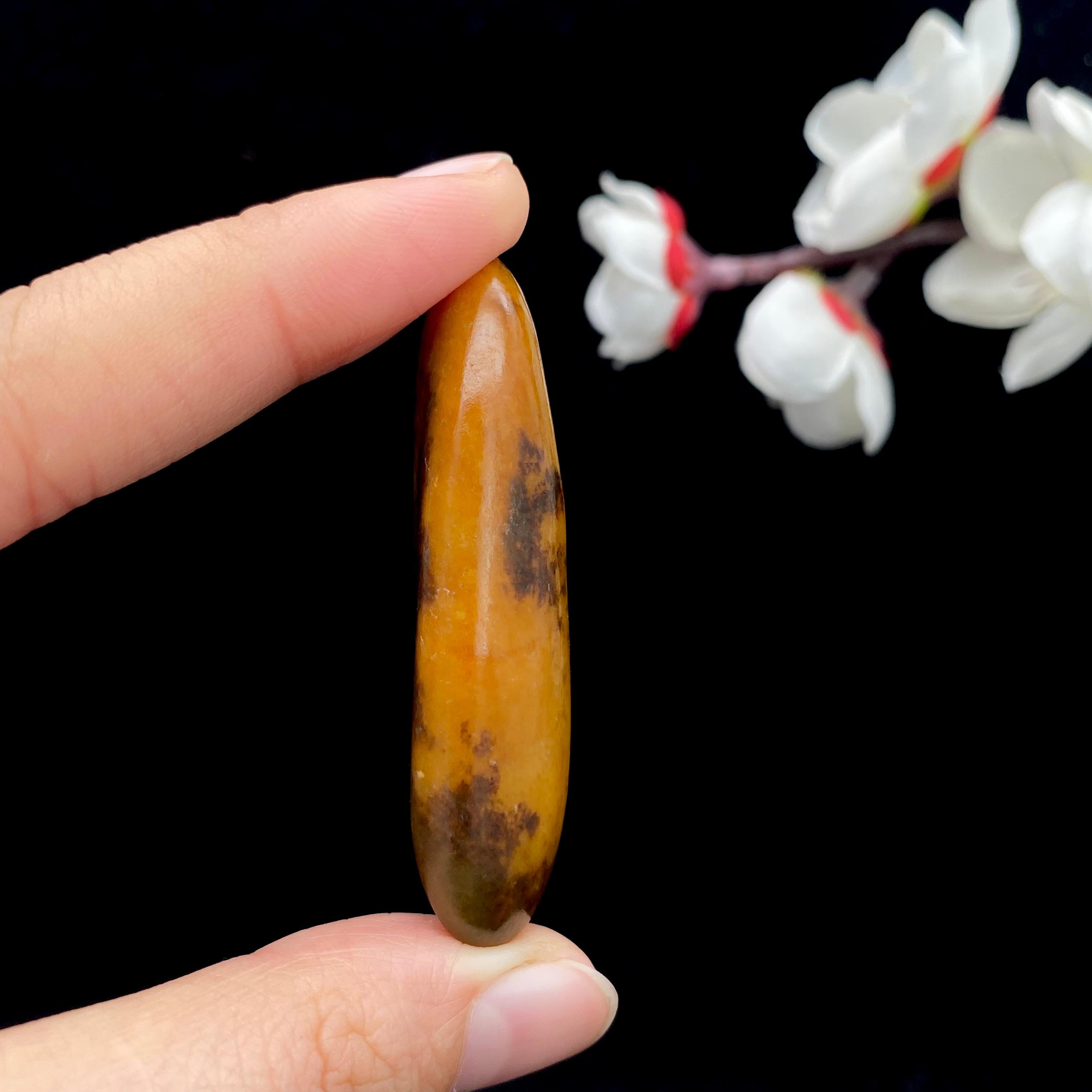 【超值推荐】和田玉黄沁皮籽料原石（19.7g）