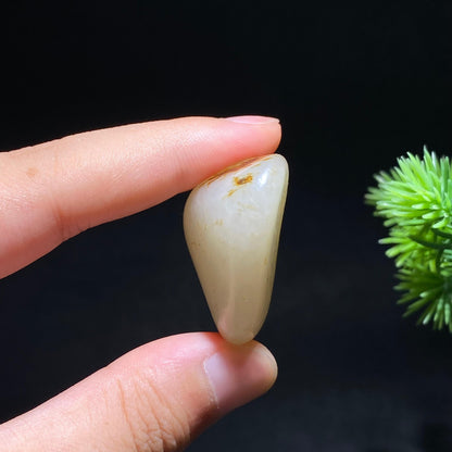 和田玉白玉洒红皮籽料原石（17.9g）