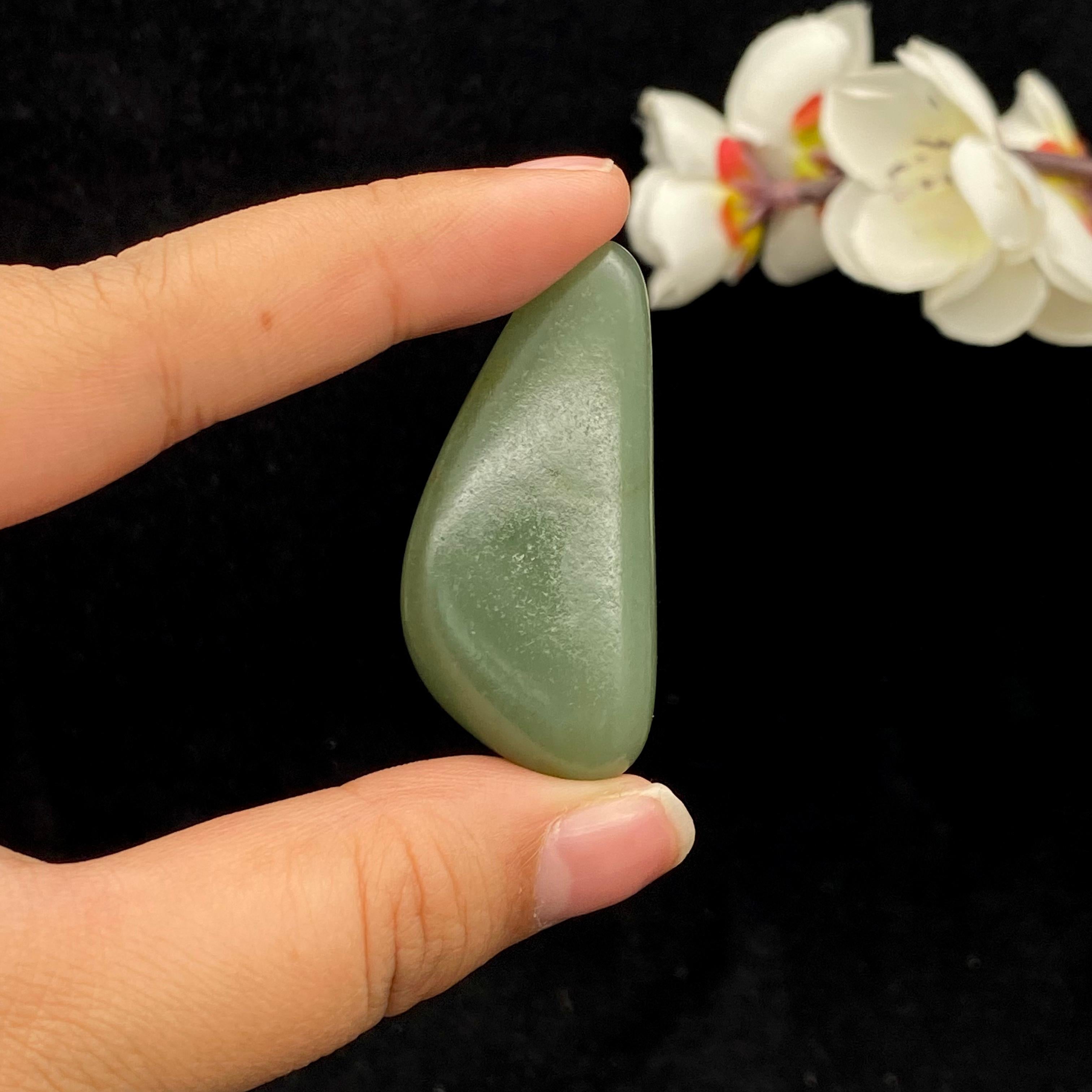 和田玉青玉带黄皮籽料（24.1g）