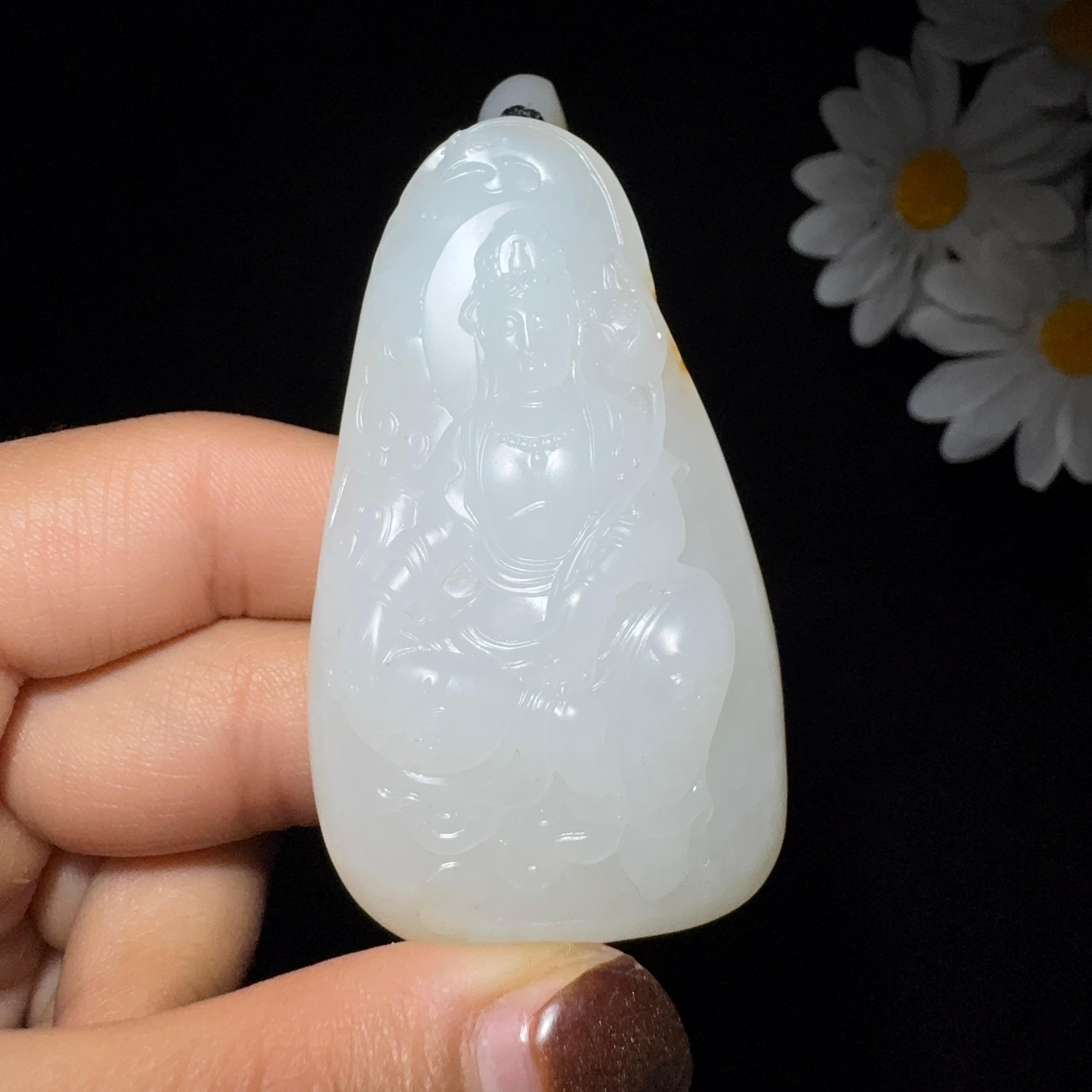 和田玉籽料羊脂白玉大势至菩萨（66.8g）