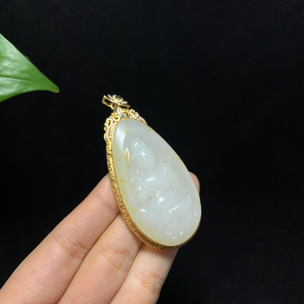收藏级18k金镶和田籽料洒金皮白玉观音挂件（26.3g）