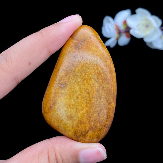 和田玉黄沁皮籽料原石（55.3g）