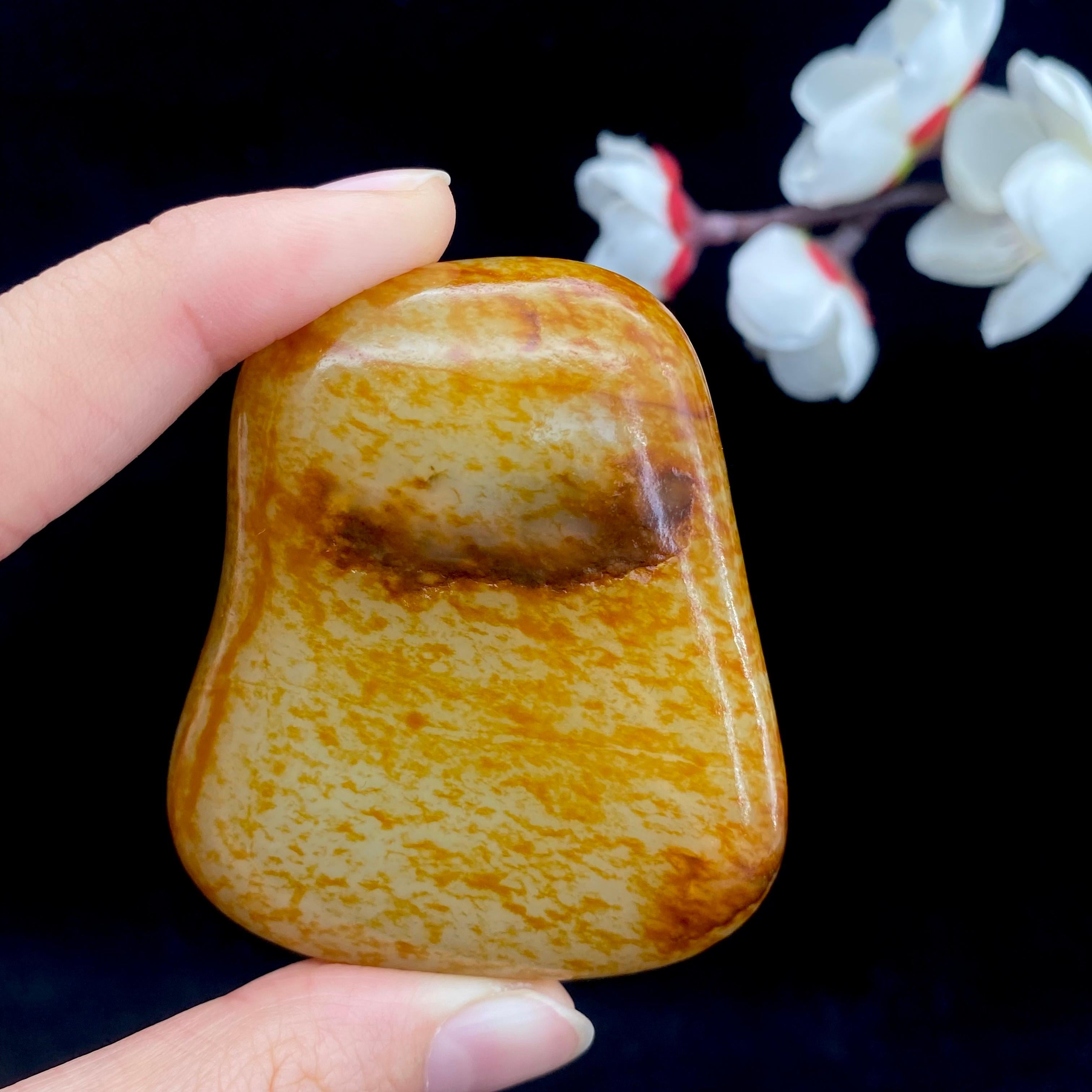 和田玉满洒红皮籽料原石（103.7g）