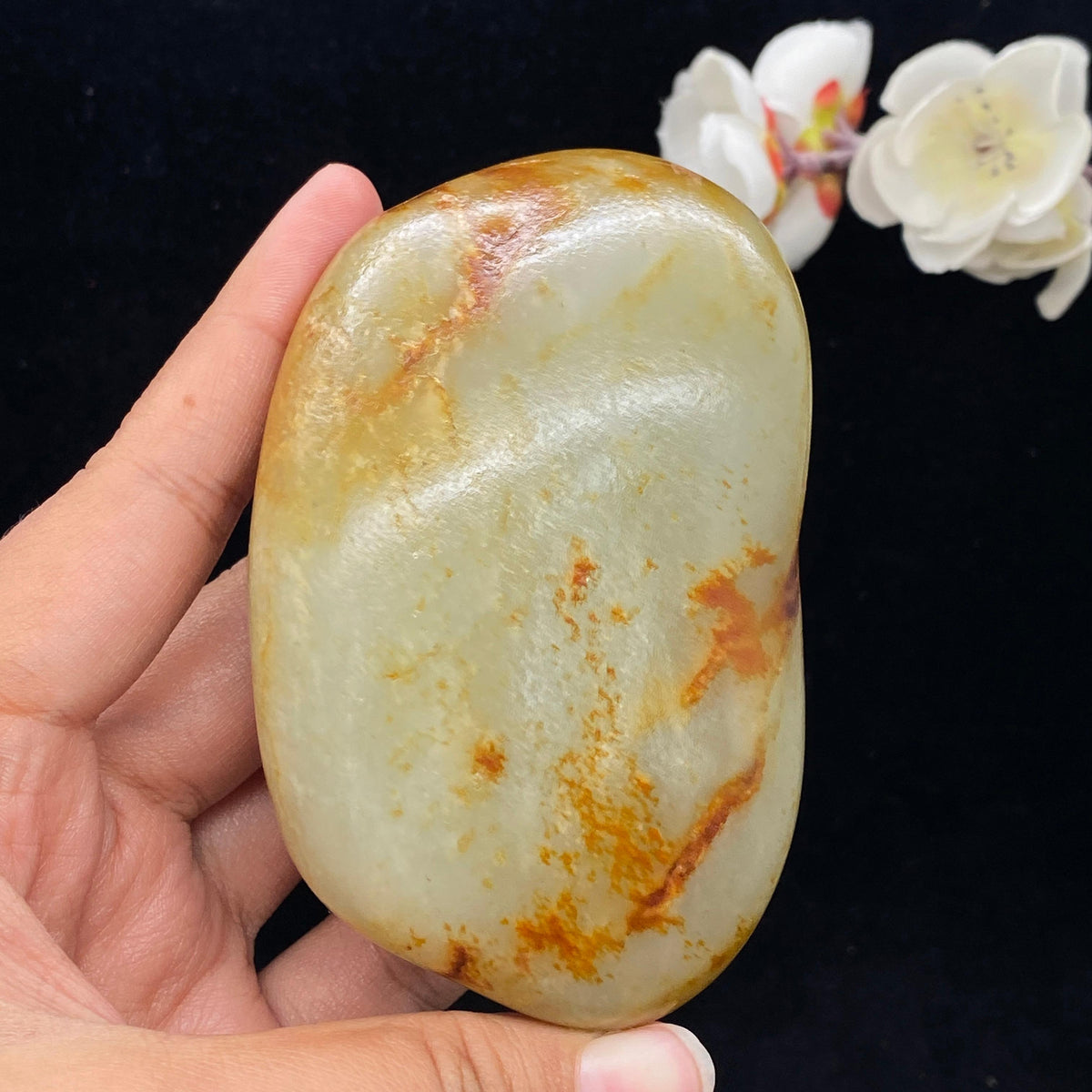 和田玉聚红皮籽料大手把件（367.4g）