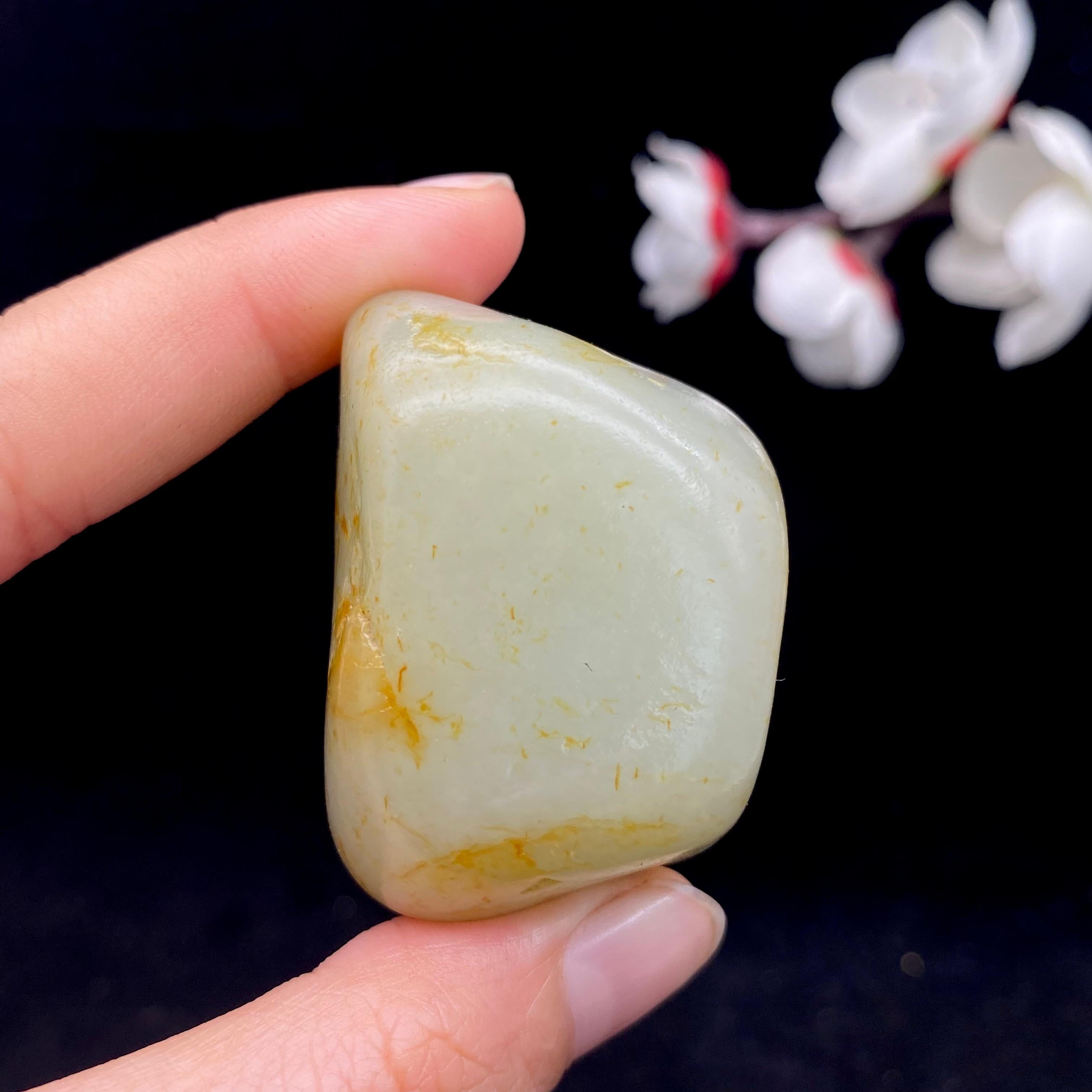 和田玉洒金皮籽料手把件（82.2g）