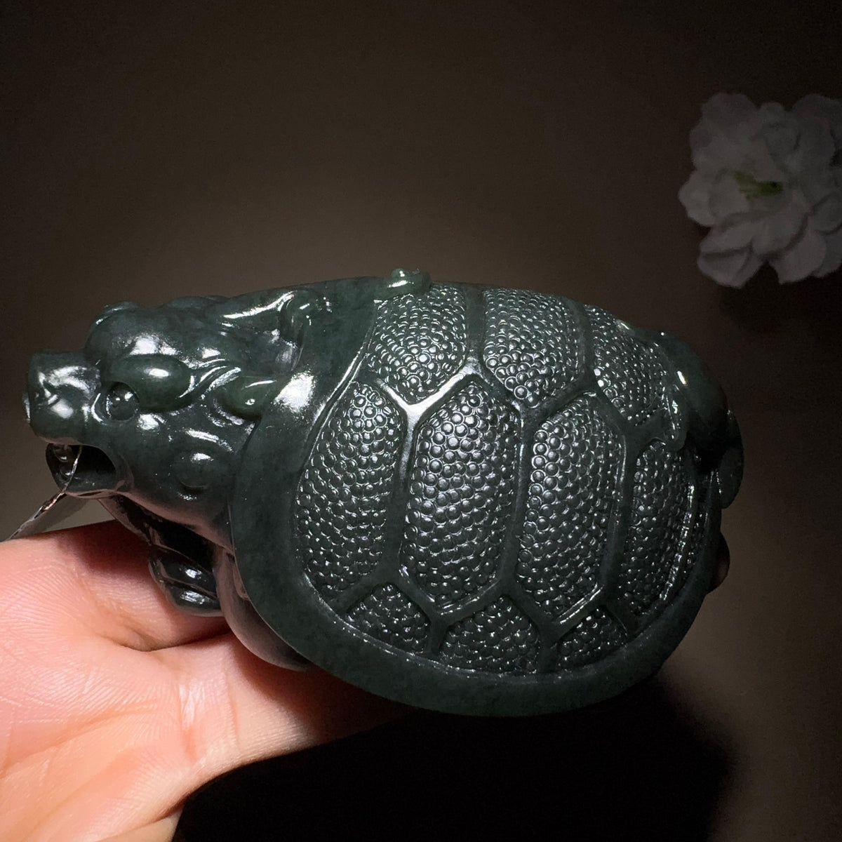 和田玉沙枣青手把件龙龟（286.8g）