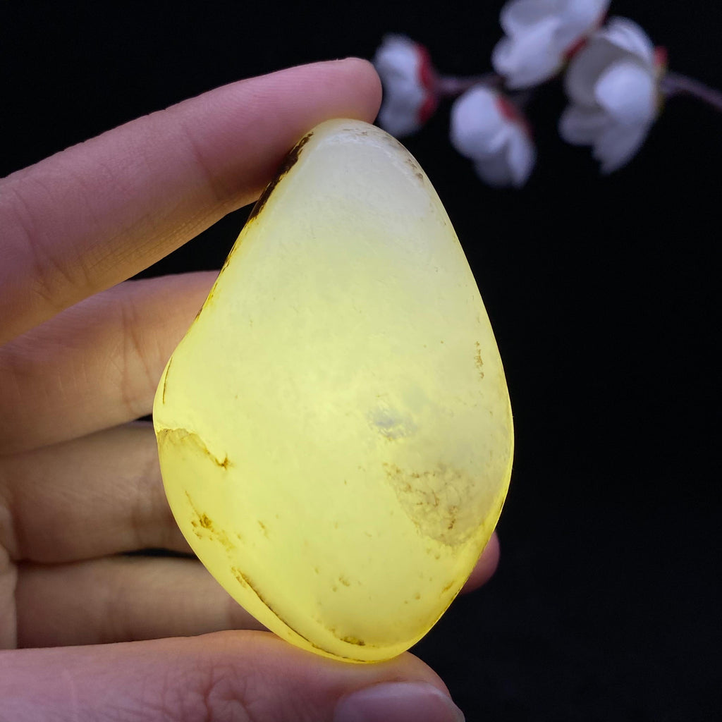 和田玉秋梨黑皮籽料手把件（72.4g）