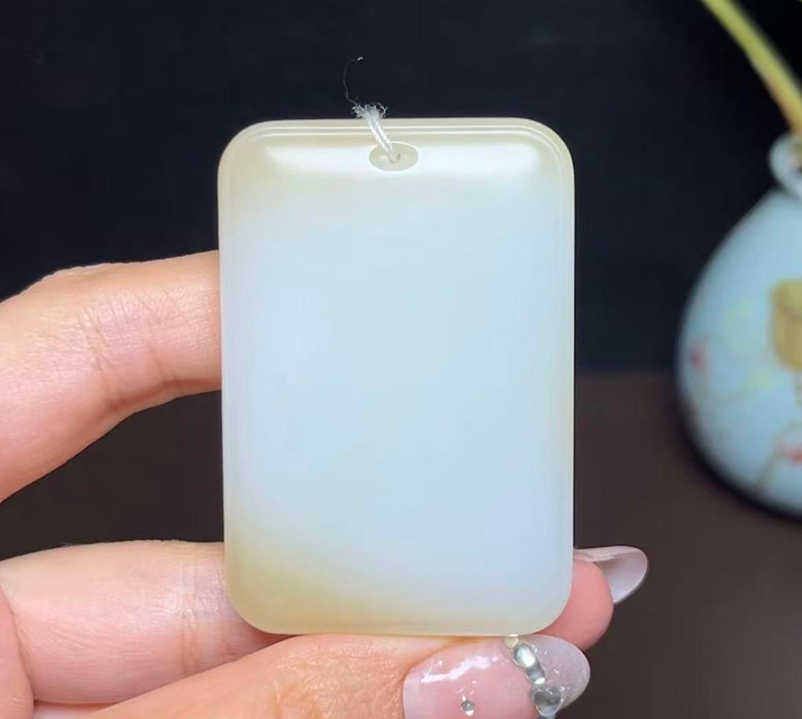新疆和田玉且末天地糖平安无事牌（59.2g）