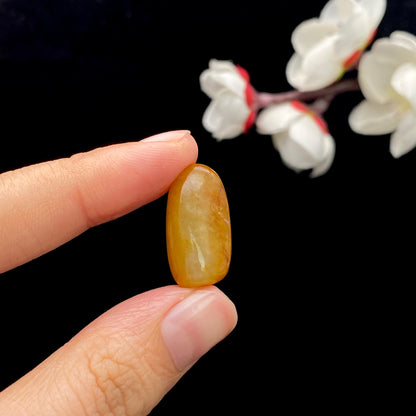 和田玉黄沁皮籽料原石（3.7g）