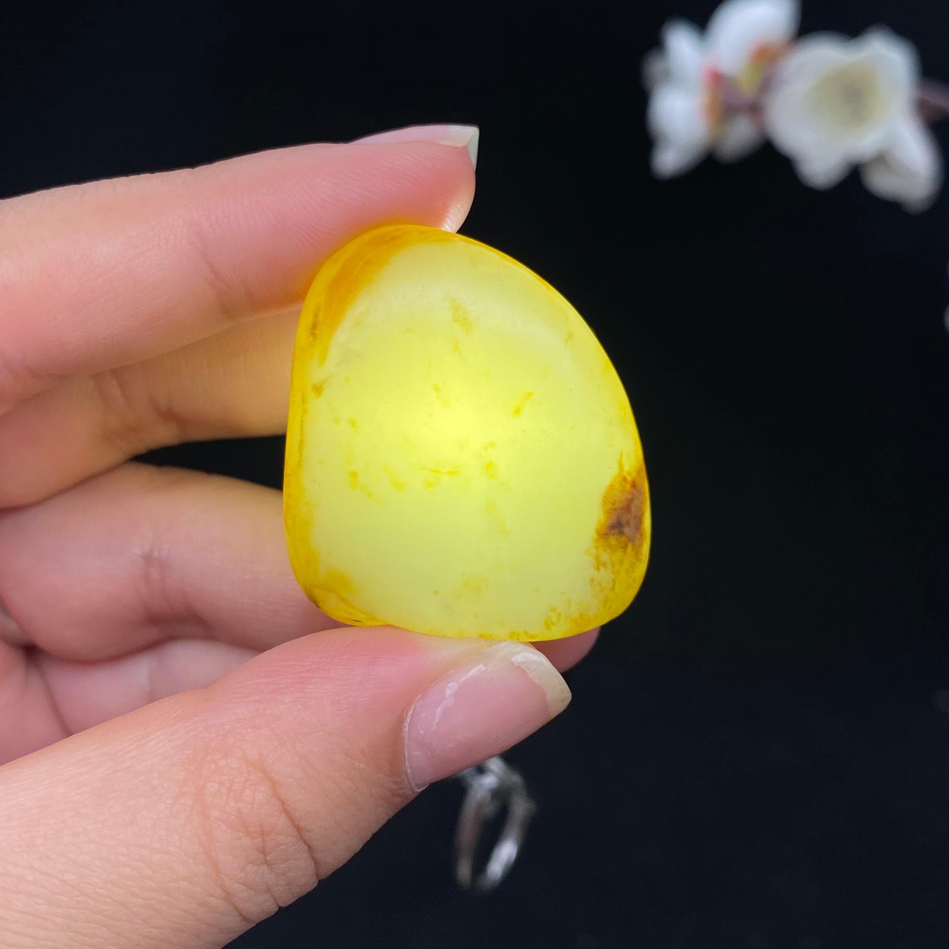 和田玉洒金皮籽料做挂件（22.6g）