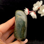 【超值推荐】和田玉青玉带聚黑皮籽料原石（173.4g）