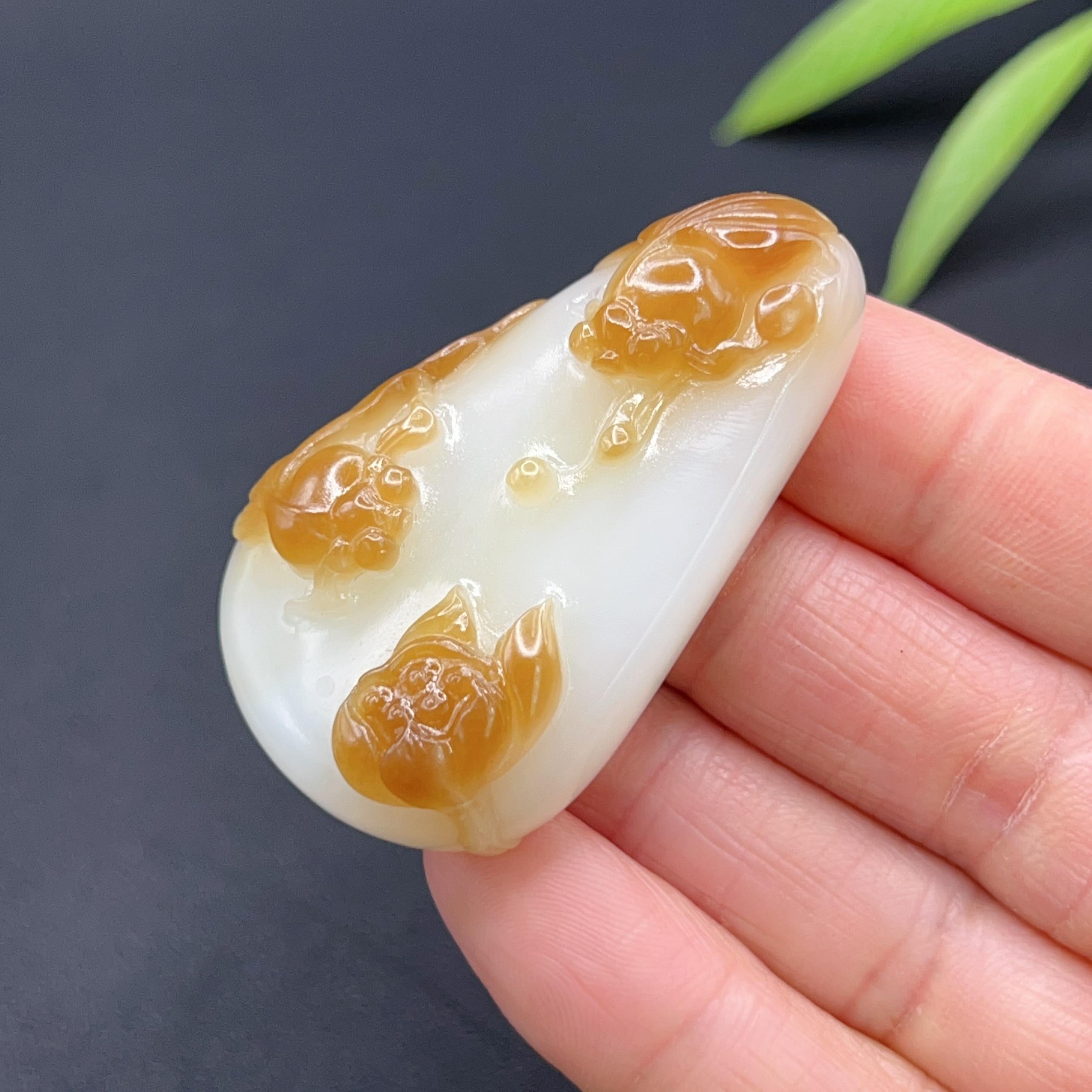 和田玉糖羊脂白玉连年有余（36.59g）