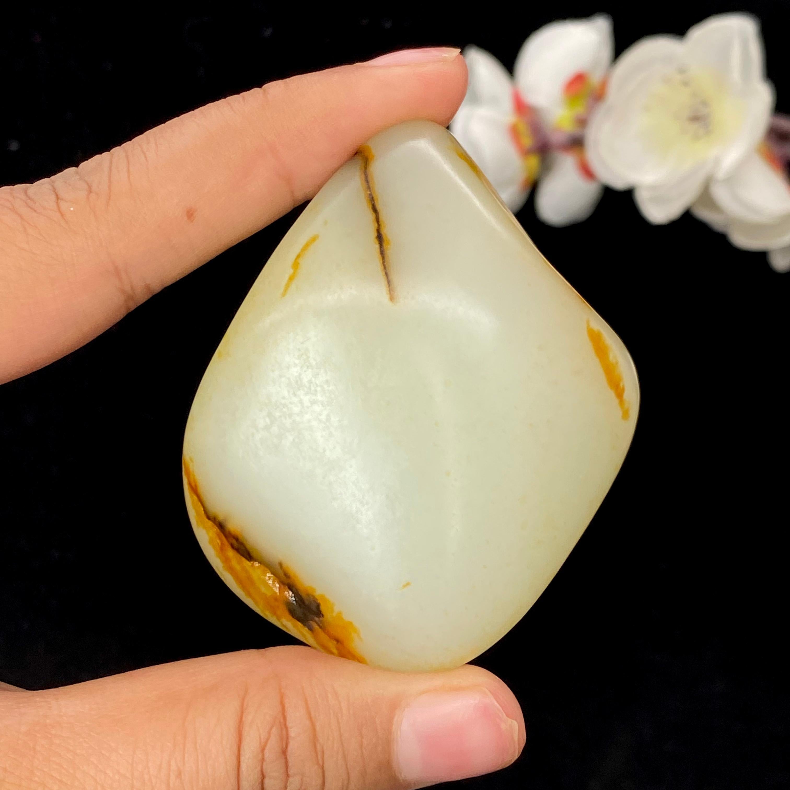 和田玉洒金皮籽料手把件（104.9g）
