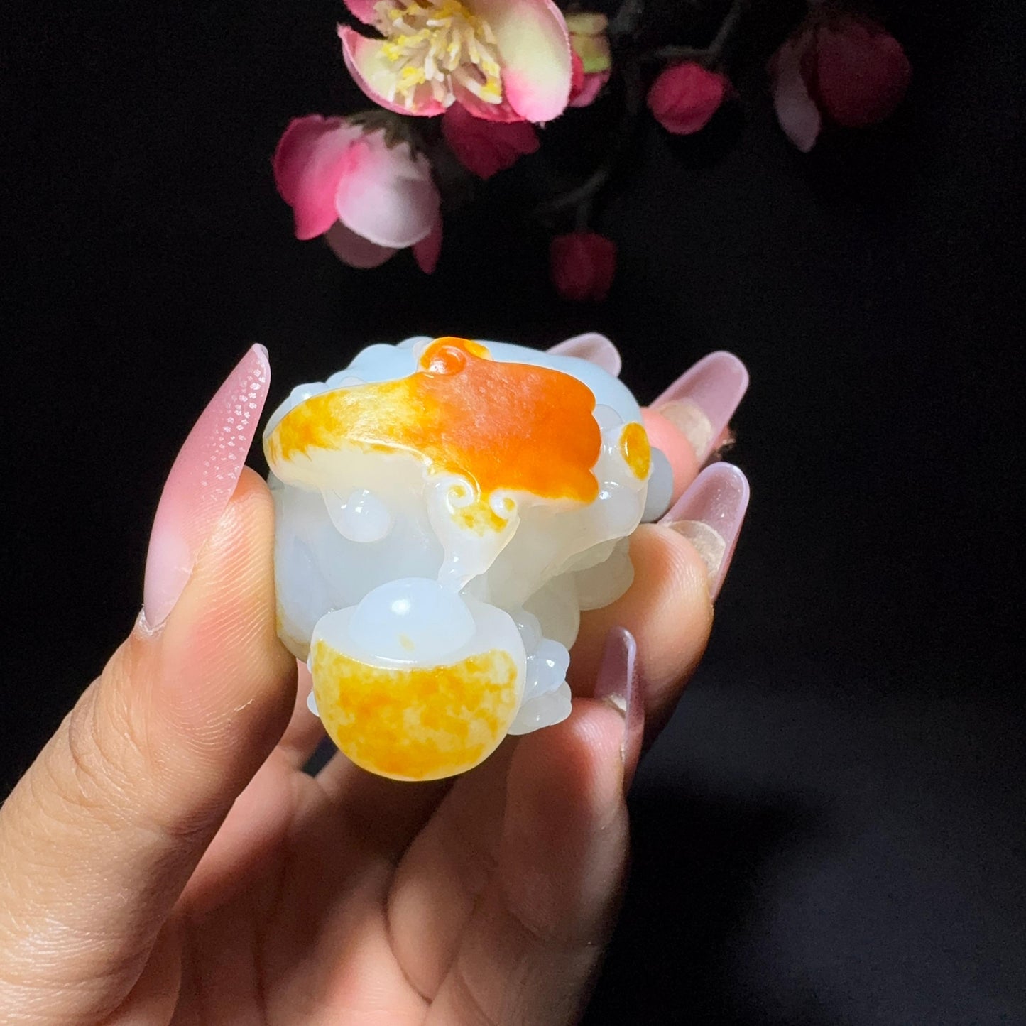 和田玉籽料貔貅手把件（72.8克）