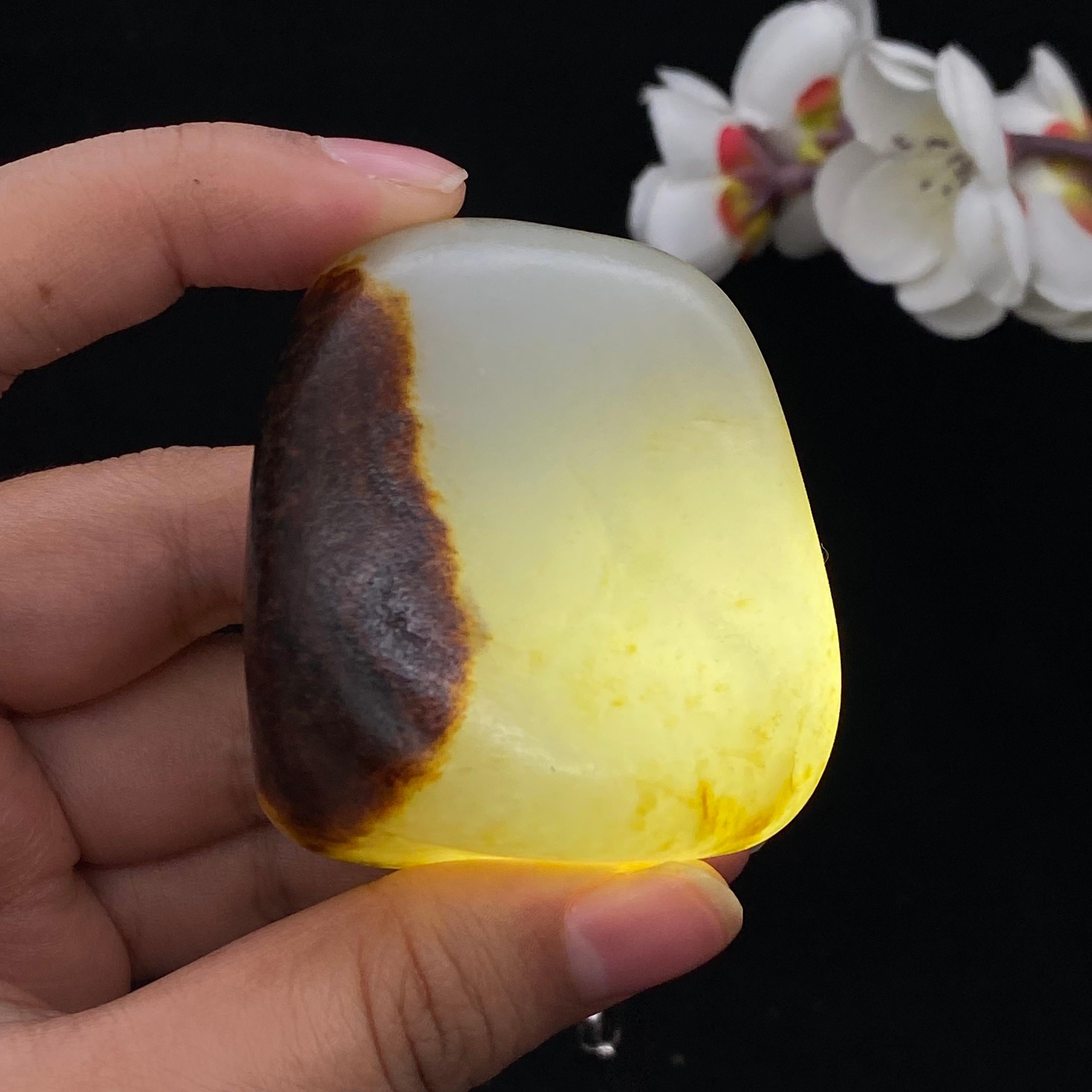 和田玉聚红皮青花底籽料（143.5g）
