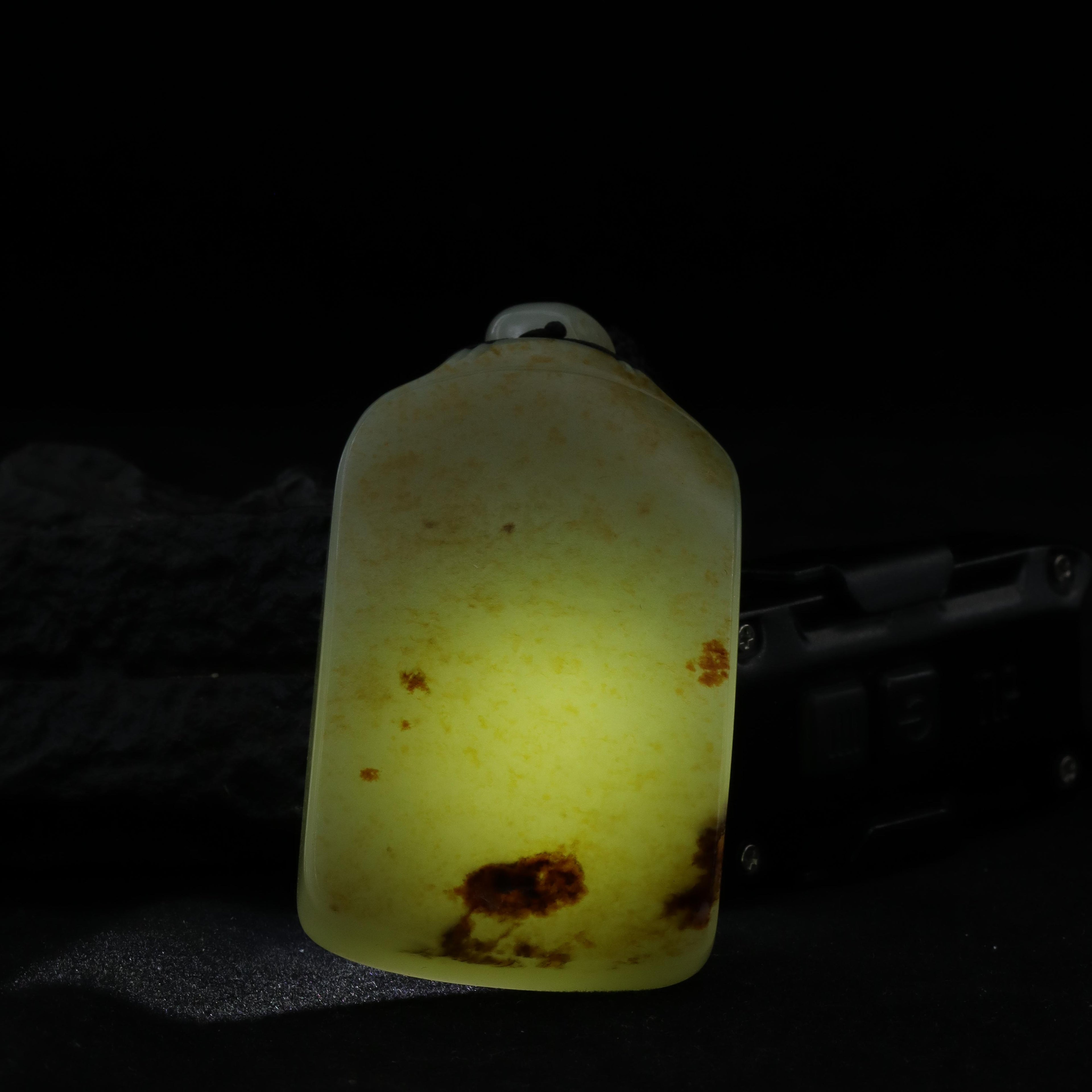 和田玉洒金皮无事牌（68.6g）