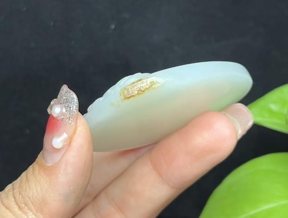 新疆和田玉籽料大日如来（33.3g）