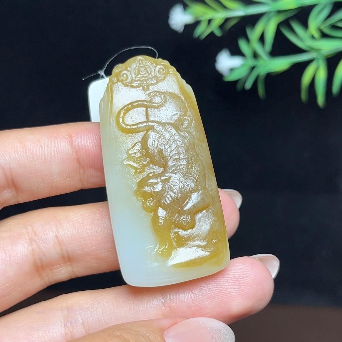 和田玉糖白下山虎（38.2g）