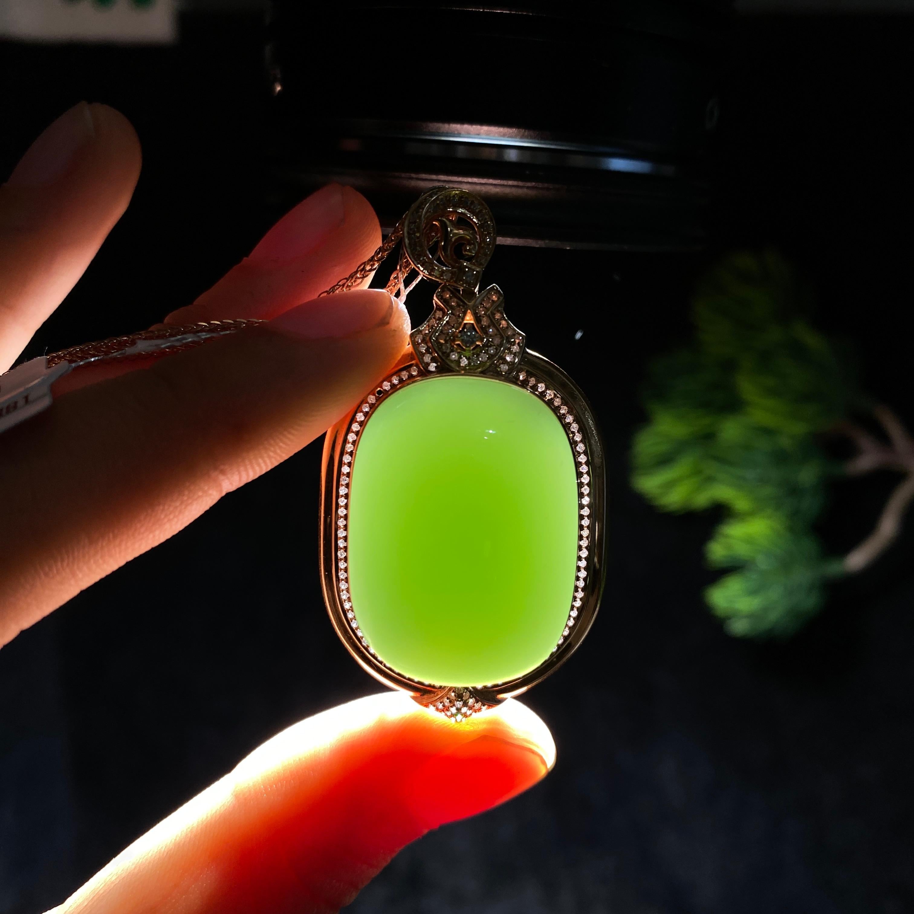 和田玉18k金粉绿荧光钻石项链（16.9g）