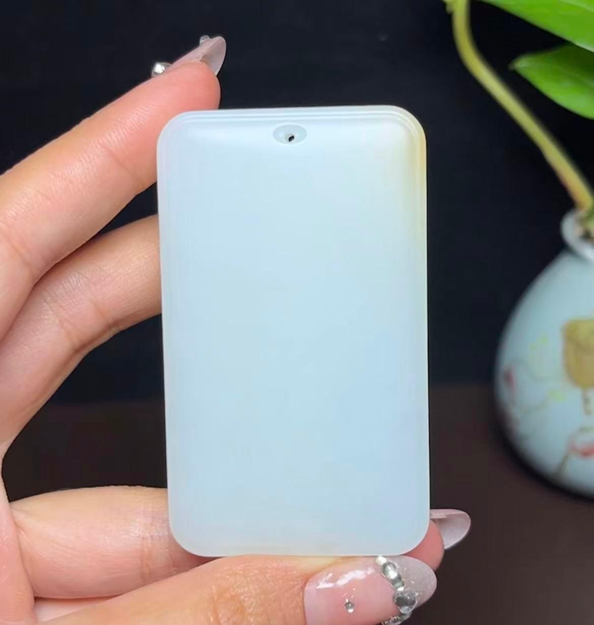 新疆和田玉且末糖仿古龙平安无事牌（85.0g）