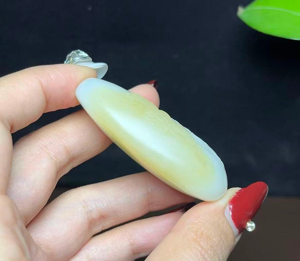 新疆和田玉且末糖白羊脂玉大势至菩萨（60.6g）