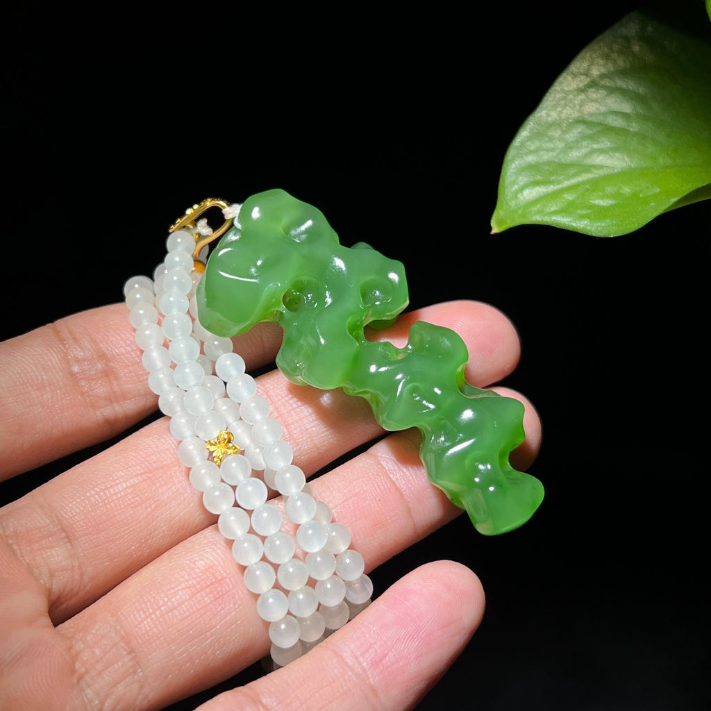 和田玉碧玉冰底苹果绿太湖石挂件（37.3g）