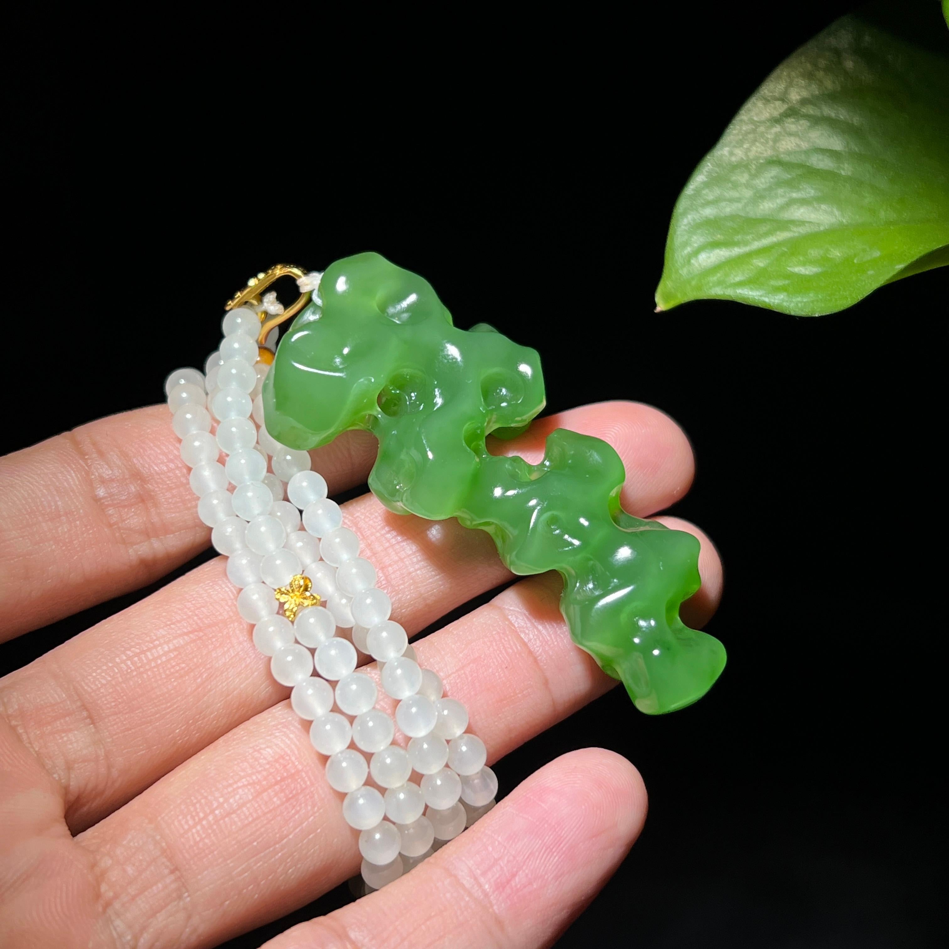 和田玉碧玉冰底苹果绿太湖石挂件（37.3g）
