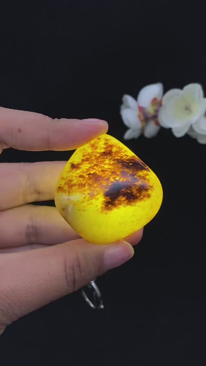 和田玉秋梨黑皮籽料挂件（44.5g）