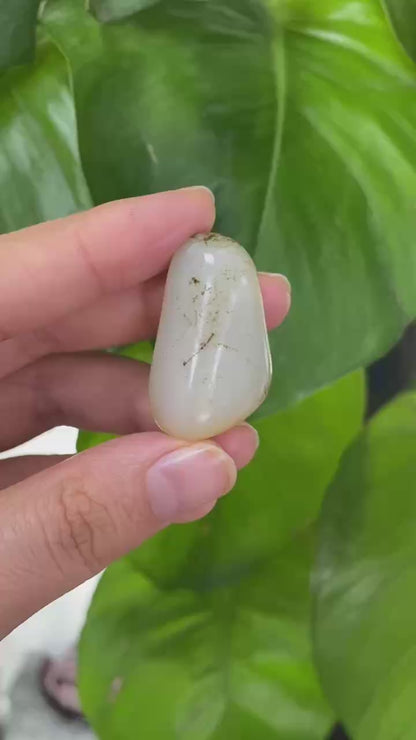和田玉-洒金皮带秋梨皮白肉籽料原石