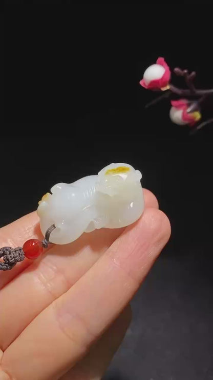 和田玉洒金皮籽料貔貅