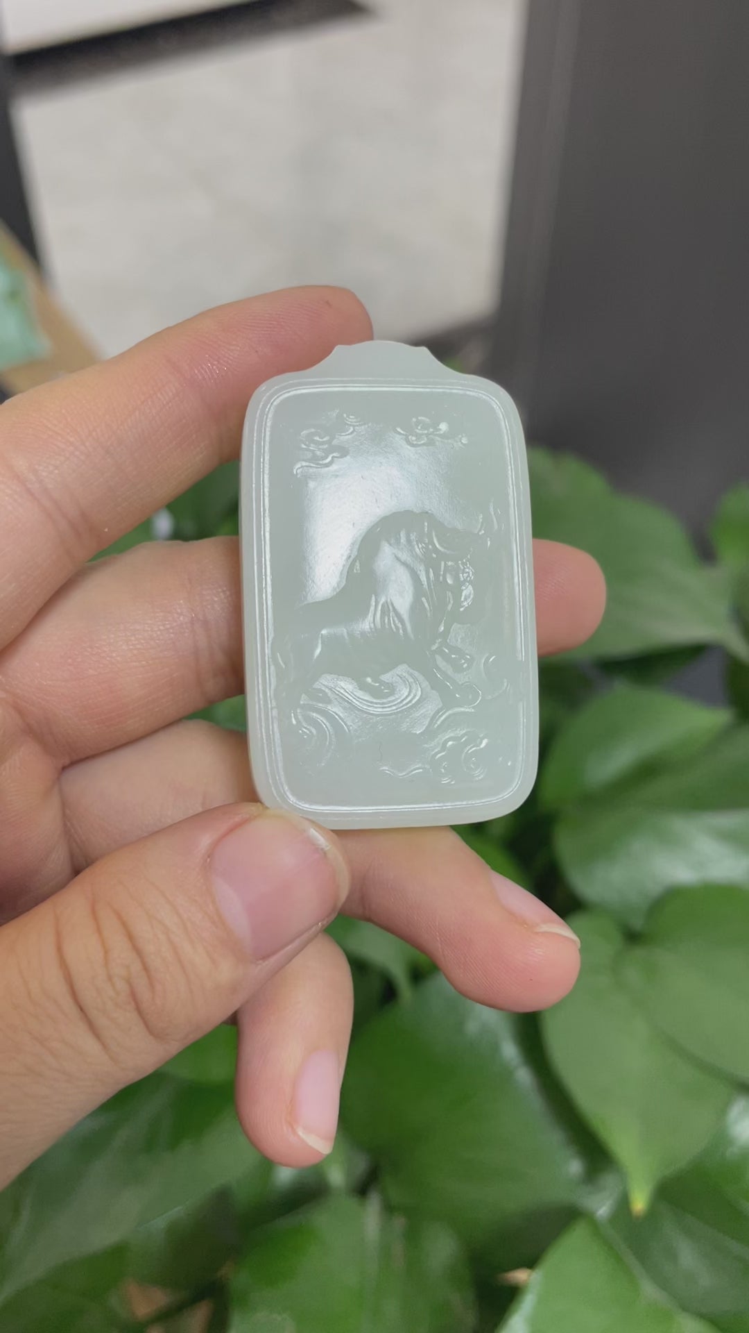 和田玉白玉生肖牛挂牌（39.1g） – 厚德载玉