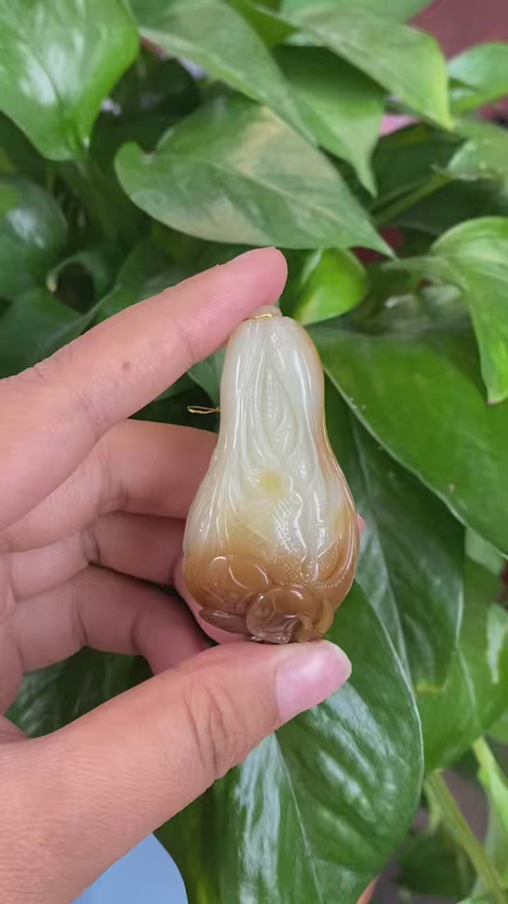 和田玉-糖青白【白菜】大挂件（53.0g）