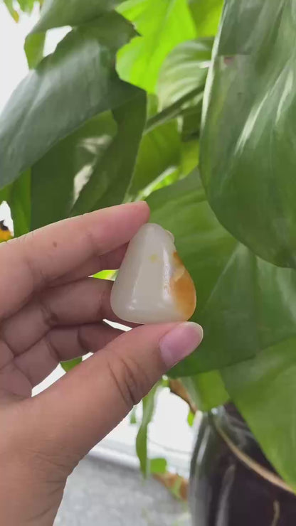 和田玉-黄皮白肉籽料挂件