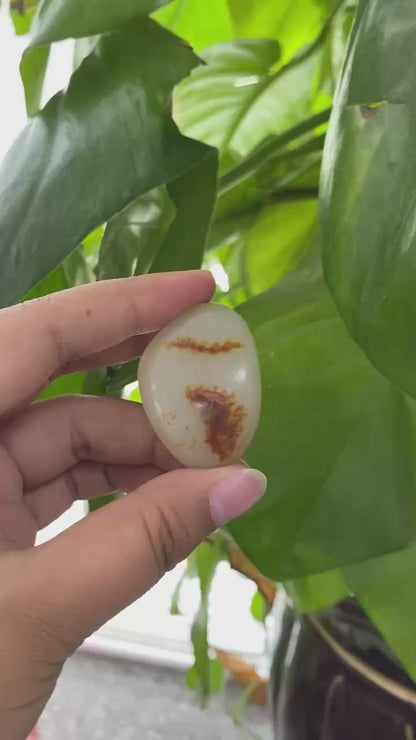 和田玉-洒金皮白肉籽料挂件