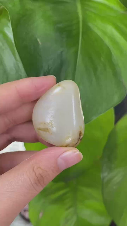 和田玉-洒金皮白肉籽料挂件