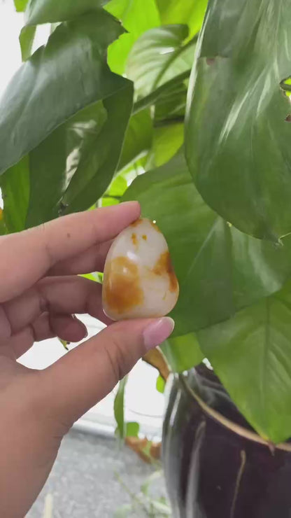 和田玉-洒金皮白肉籽料挂件