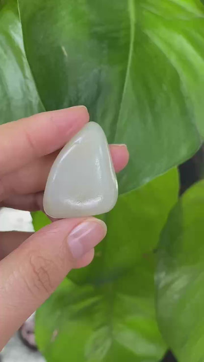 和田玉-洒金皮白肉籽料挂件
