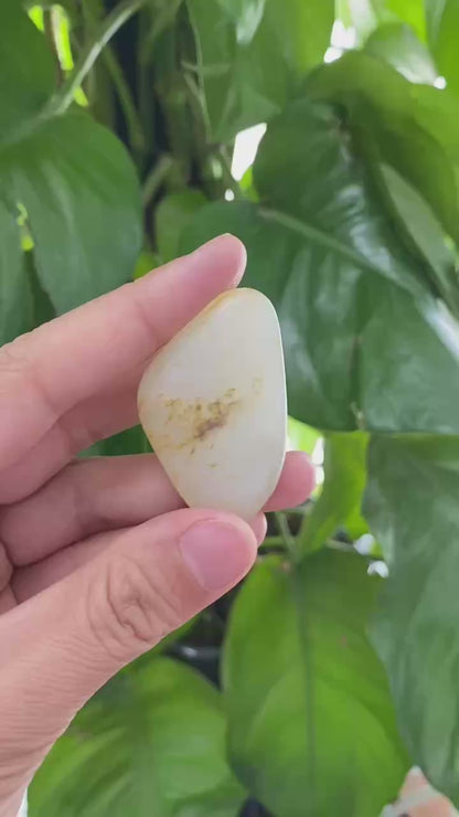和田玉-洒金皮白肉籽料挂件