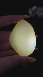 和田玉白玉籽料手把件（64.36g）