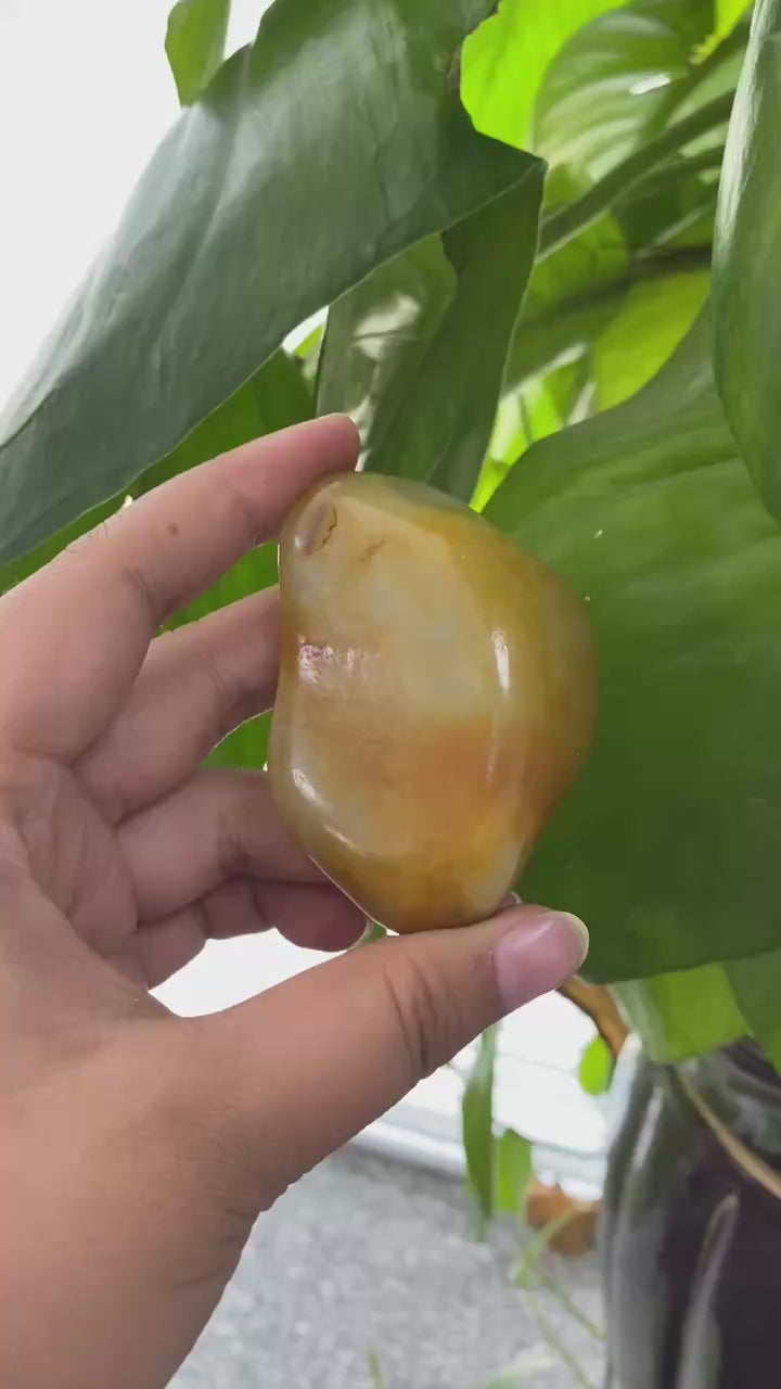 和田玉-洒金皮青白肉籽料手把件