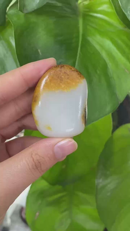 和田玉-聚黄皮青花底籽料原石