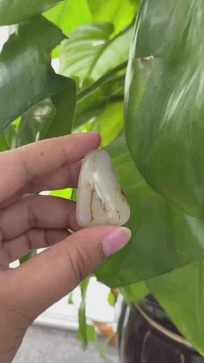和田玉-洒金皮青花底籽料挂件