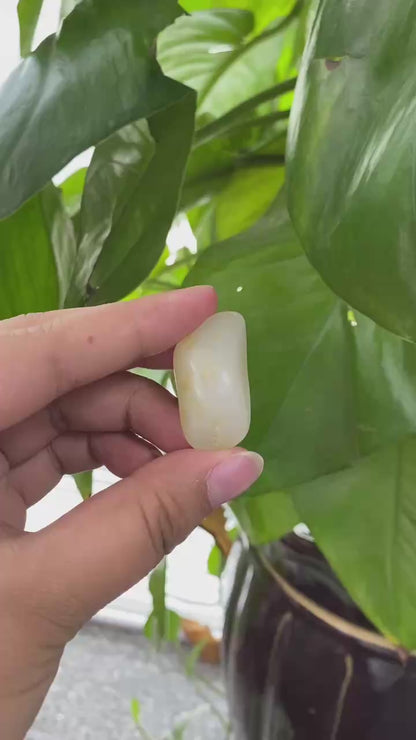 和田玉-洒金皮白肉籽料吊坠籽