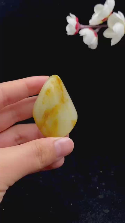 【超值推荐】和田玉-洒金皮青白肉籽料大挂件