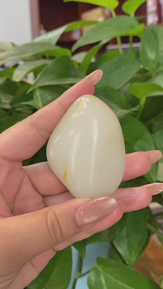 和田玉白玉籽料手把件（64.36g）